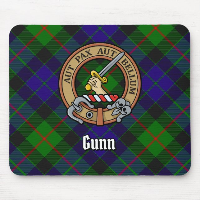 Clan Gunn Wappen über Tartan Mousepad (Vorne)