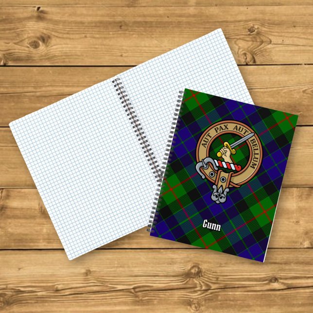 Clan Gunn Wappen über Tartan Notizbuch (Von Creator hochgeladen)