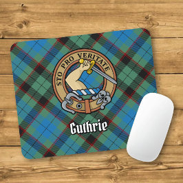 Clan Guthrie Wappen über Tartan Mousepad