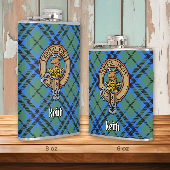 Clan Keith Wappen über Tartan Flachmann (Von Creator hochgeladen)