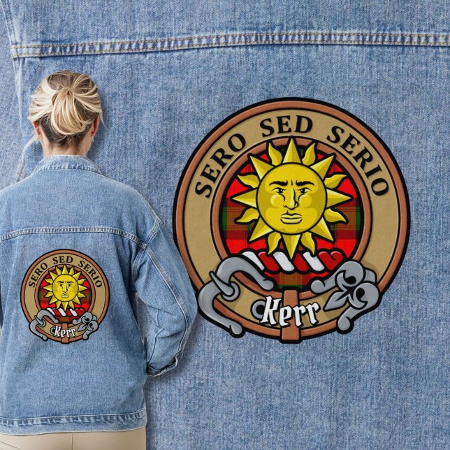 Clan Kerr Wappen über Tartan Jeansjacke (Von Creator hochgeladen)