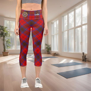 Clan Leslie Wappen über Red Tartan Capri Leggings
