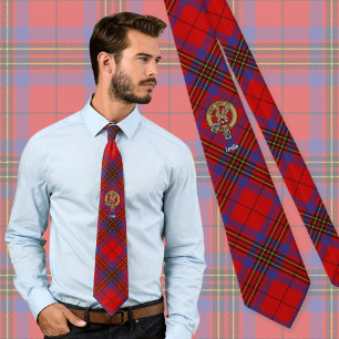 Clan Leslie Wappen über Red Tartan Krawatte