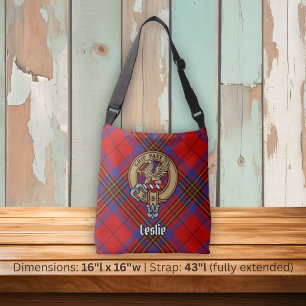 Clan Leslie-Wappen über rotem Tartan Tragetaschen Mit Langen Trägern