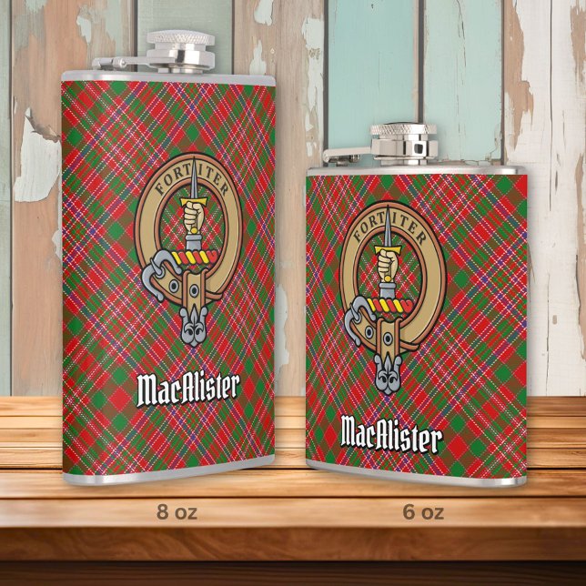 Clan MacAlister Wappen über Tartan Flachmann (Von Creator hochgeladen)