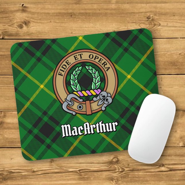 Clan MacArthur Wappen über Tartan Mousepad (Von Creator hochgeladen)