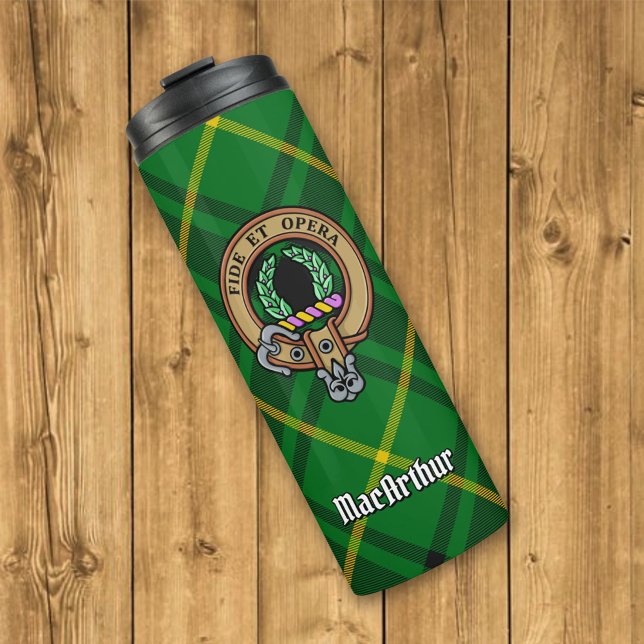 Clan MacArthur Wappen über Tartan Thermosbecher (Von Creator hochgeladen)