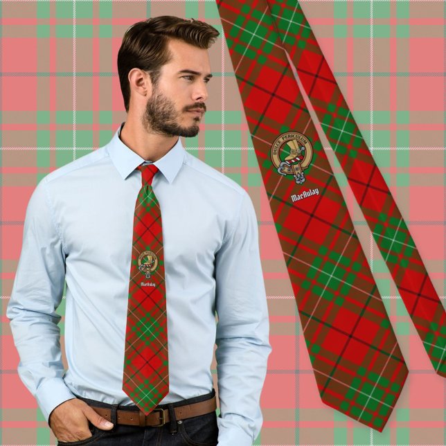 Clan MacAulay Wappen über Tartan Krawatte (Von Creator hochgeladen)