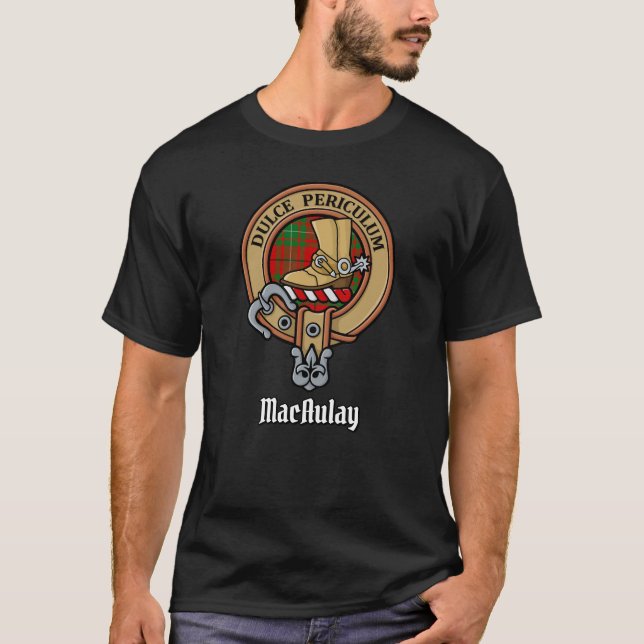 Clan MacAulay Wappen über Tartan T - Shirt (Vorderseite)