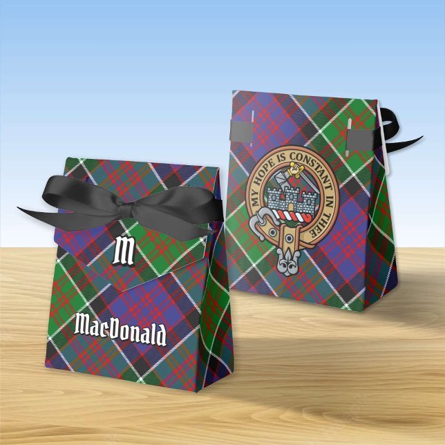 Clan MacDonald von Clanranald Wappen über Tartan Geschenkschachtel (Von Creator hochgeladen)