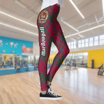 Clan MacDougall Wappen über Tartan Leggings<br><div class="desc">Clan MacDougall Wappen Abzeichen umgeben von einem Gurt und Schnalle über tartan Hintergrund. Eigener Text.</div>