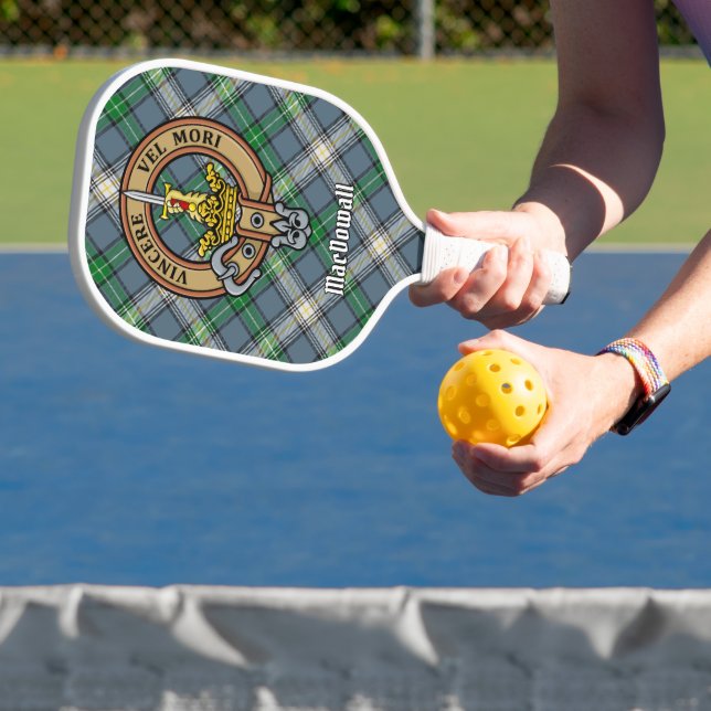 Clan MacDowall Crest over Tartan Pickleball Schläger (InSitu)