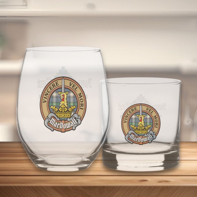 Clan MacDowall Wappen über Tartan Whiskyglas (Von Creator hochgeladen)