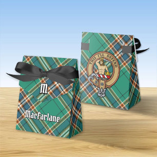 Clan MacFarlane Wappen über antikes Jagdtartan Geschenkschachtel