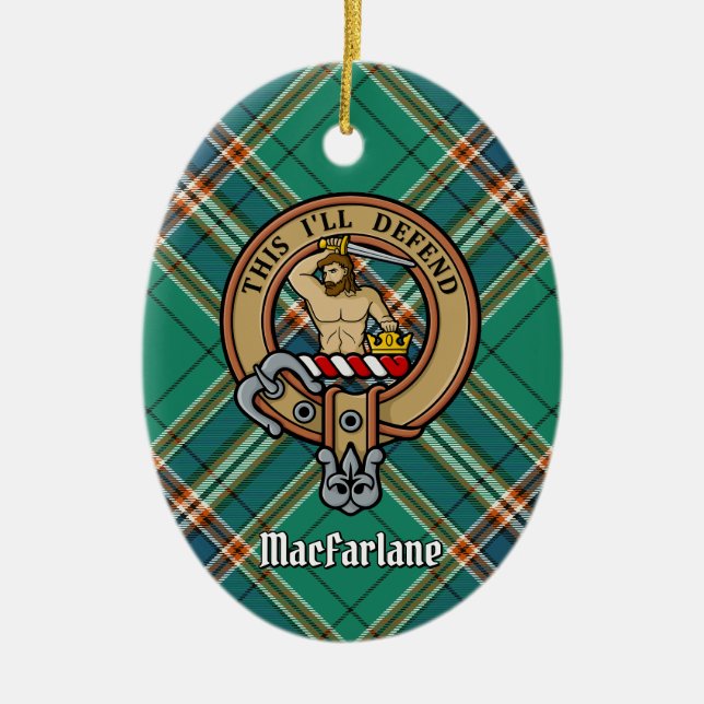 Clan MacFarlane Wappen über antikes Jagdtartan Keramik Ornament (Vorne)
