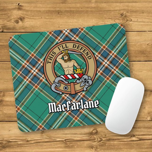 Clan MacFarlane Wappen über antikes Jagdtartan Mousepad (Von Creator hochgeladen)
