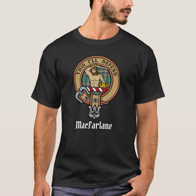 Clan MacFarlane Wappen über antikes Jagdtartan T-Shirt (Vorderseite)