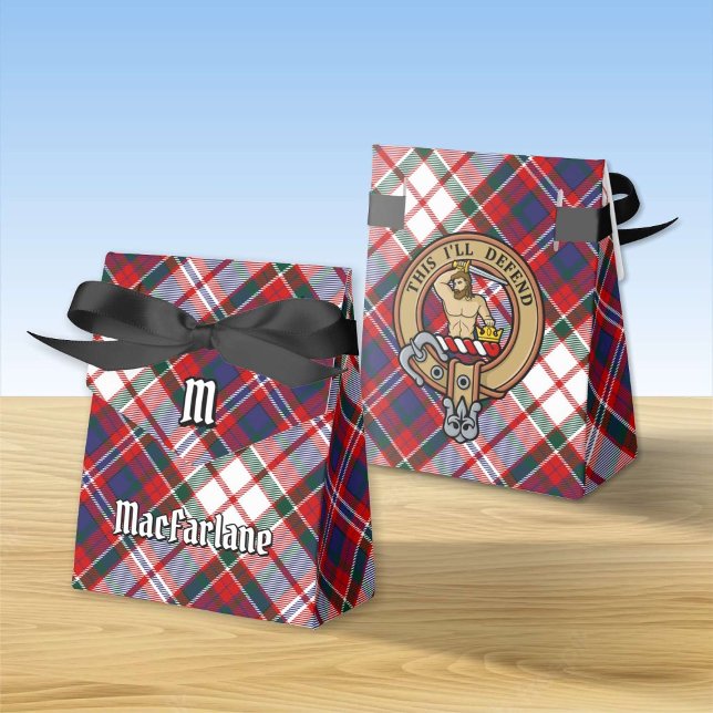 Clan MacFarlane Wappen über Dress Tartan Geschenkschachtel (Von Creator hochgeladen)