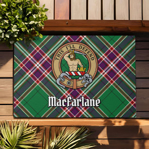 Clan MacFarlane Wappen über Modern Hunting Tartan Fußmatte