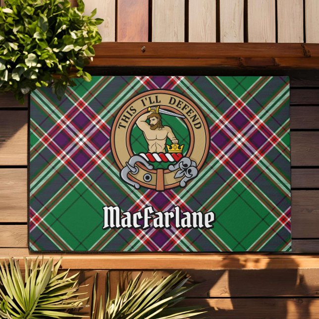 Clan MacFarlane Wappen über Modern Hunting Tartan Fußmatte (Von Creator hochgeladen)