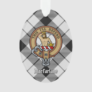 Clan MacFarlane Wappen über Schwarz-Weiß-Tartan Ornament