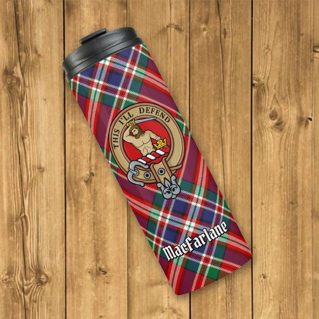 Clan MacFarlane Wappen über Tartan Thermosbecher (Von Creator hochgeladen)