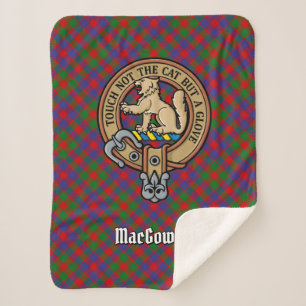 Clan MacGowan Wappen über Tartan Sherpadecke