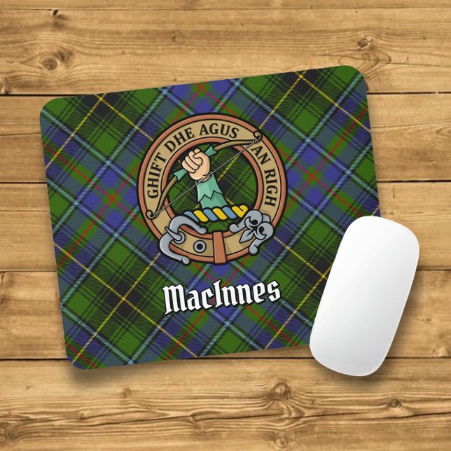 Clan MacInnes Wappen über Tartan Mousepad (Von Creator hochgeladen)