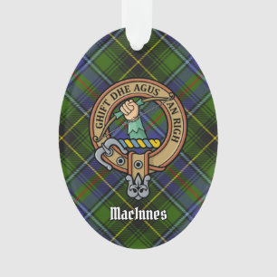 Clan MacInnes Wappen über Tartan Ornament