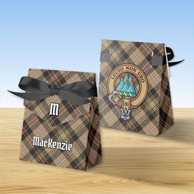 Clan MacKenzie Wappen über Brown Hunting Tartan Geschenkschachtel (Von Creator hochgeladen)