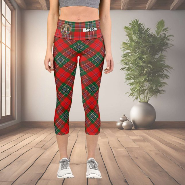 Clan MacLean Wappen über Tartan Capri Leggings (Von Creator hochgeladen)