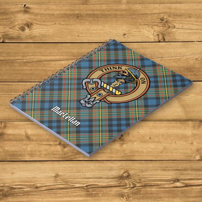Clan MacLellan Wappen über altem Tartan Notizblock (Von Creator hochgeladen)