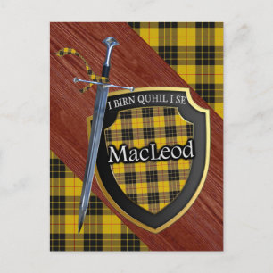 Clan MacLeod Tartan Sword & Shield Postkarte
