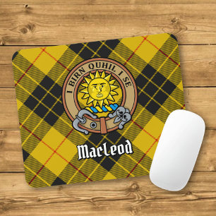 Clan MacLeod von Lewis Wappen über Tartan Mousepad