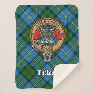 Clan MacLeod Wappen über Tartan Sherpadecke