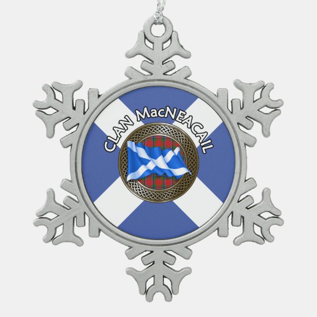 Clan MacNeacail Tartan Knot & Flag Schneeflocken Zinn-Ornament (Vorderseite)