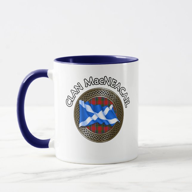 Clan MacNeacail Tartan Knot & Flag Tasse (Links)