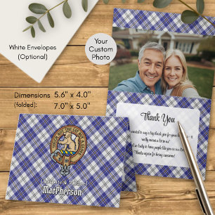 Clan MacPherson-Wappen über blauem Dress-Tartan Einladung