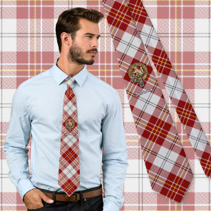 Clan MacPherson Wappen über Red Dress Tartan Krawatte