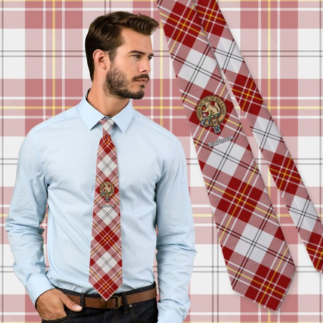 Clan MacPherson Wappen über Red Dress Tartan Krawatte (Von Creator hochgeladen)
