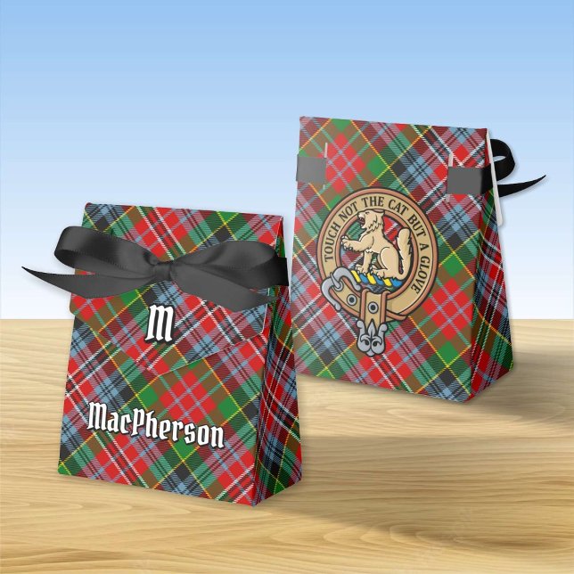 Clan MacPherson Wappen über Tartan Geschenkschachtel (Von Creator hochgeladen)