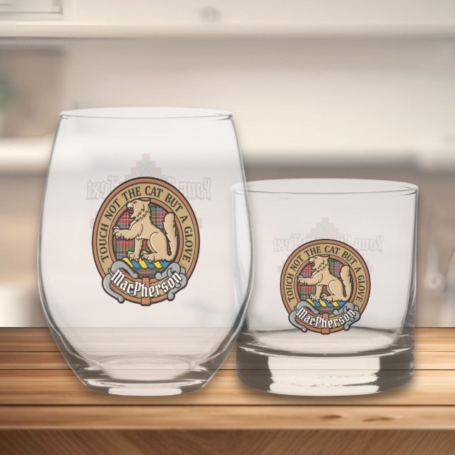 Clan MacPherson Wappen über Tartan Whiskyglas (Von Creator hochgeladen)