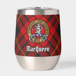 Clan MacQueen Crest über Tartan