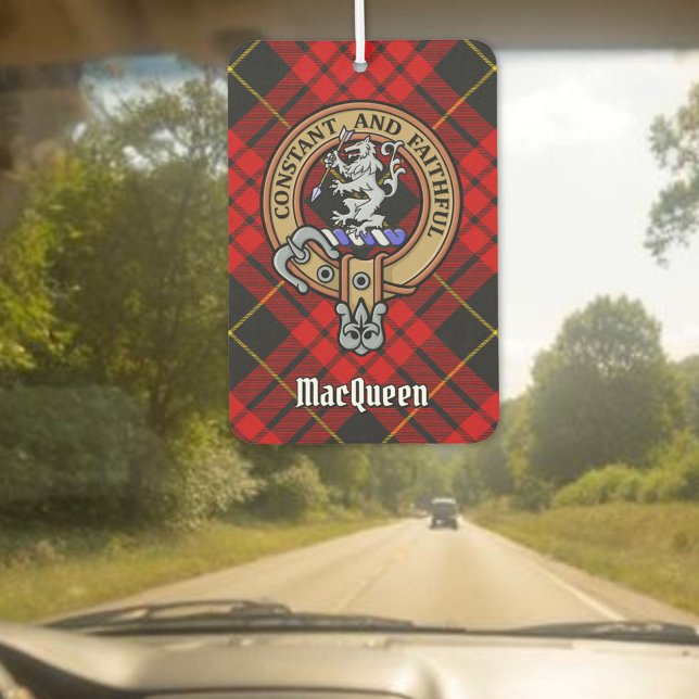 Clan MacQueen Crest über Tartan Autolufterfrischer (Von Creator hochgeladen)