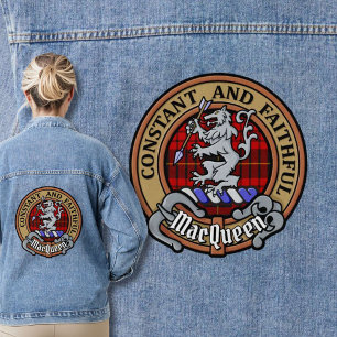 Clan MacQueen Crest über Tartan Jeansjacke