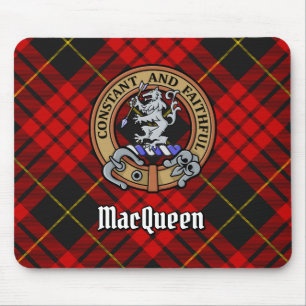 Clan MacQueen Crest über Tartan Mousepad