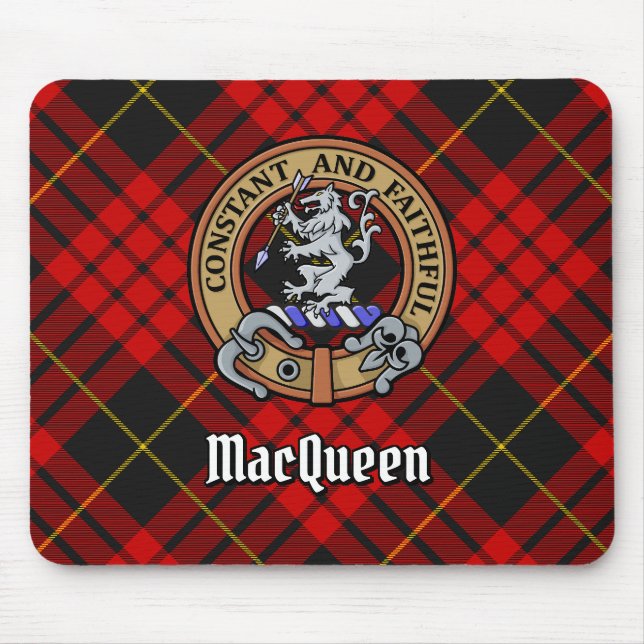 Clan MacQueen Crest über Tartan Mousepad (Vorne)
