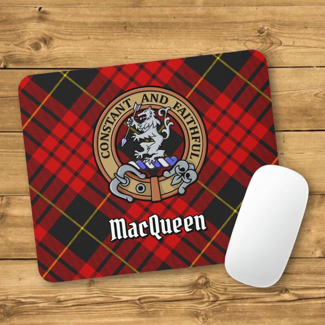 Clan MacQueen Crest über Tartan Mousepad (Von Creator hochgeladen)