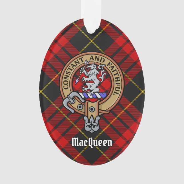 Clan MacQueen Crest über Tartan Ornament (Vorderseite)