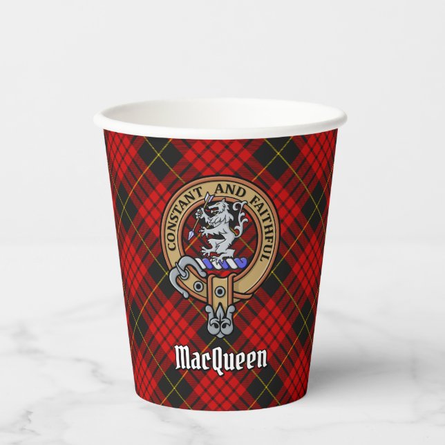 Clan MacQueen Crest über Tartan Pappbecher (Vorderseite)